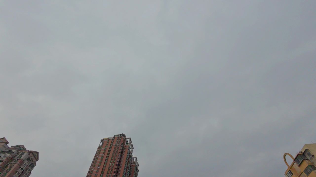 4K城市建筑行车仰拍阴天2