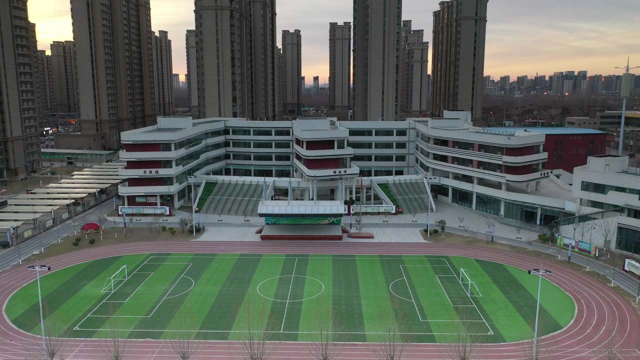 校园与城市的黄昏