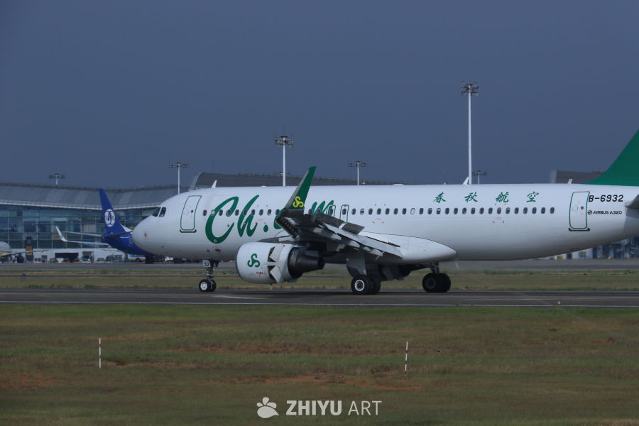 春秋航空A320飞机准备起飞