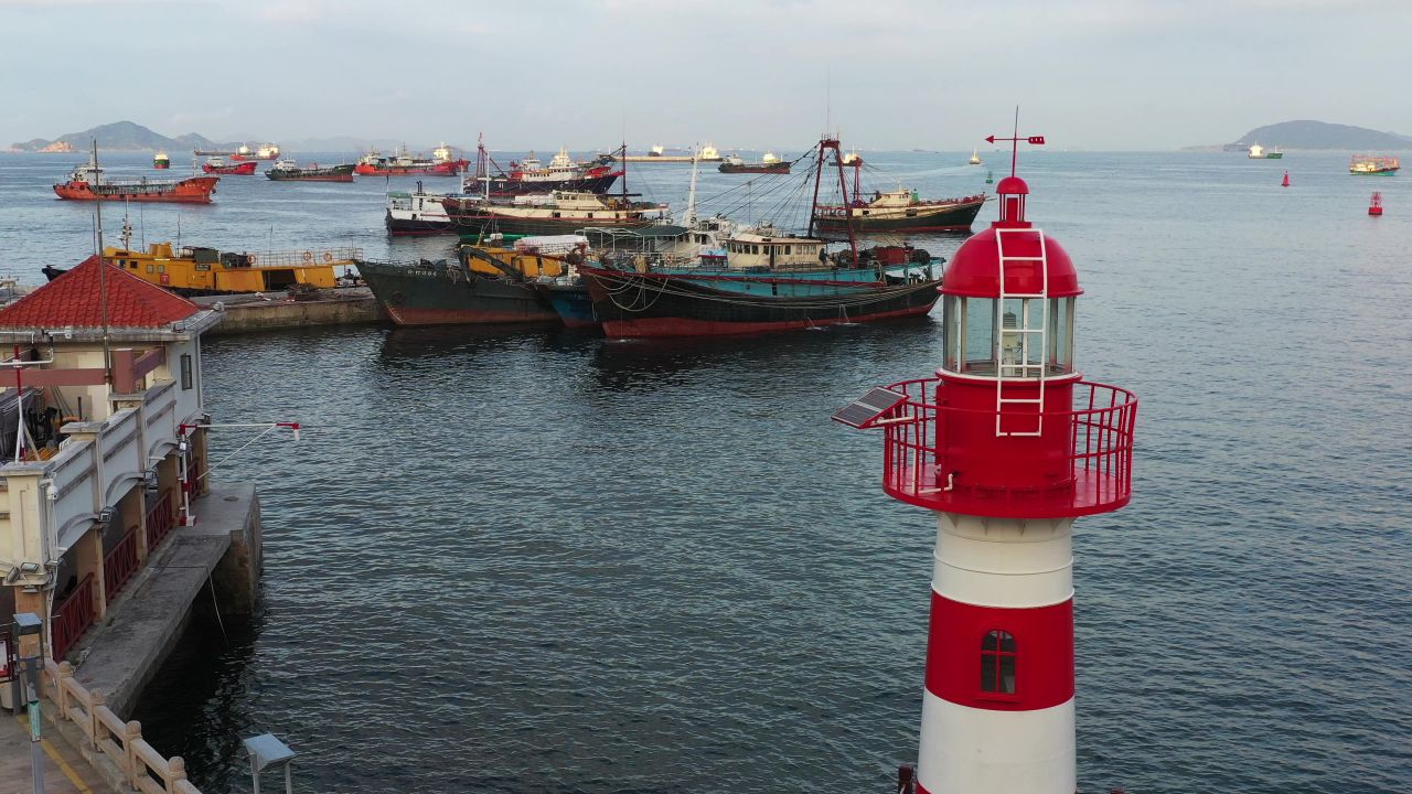 灯塔港口出海