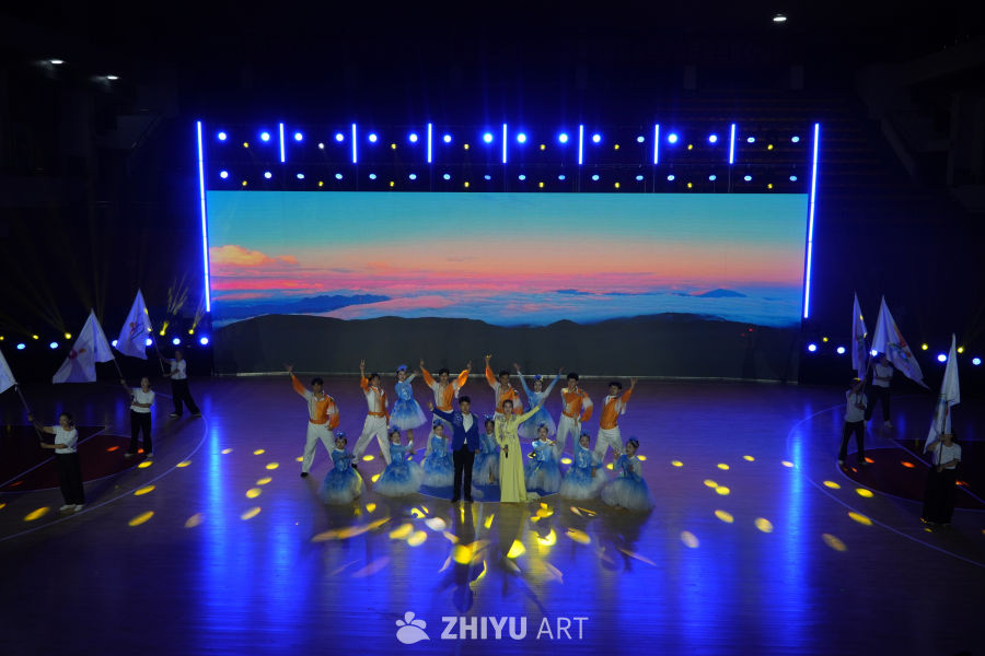 儿童舞台表演：欢乐与希望