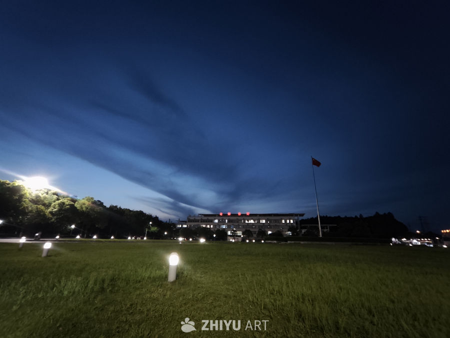 夜幕下的城市剪影