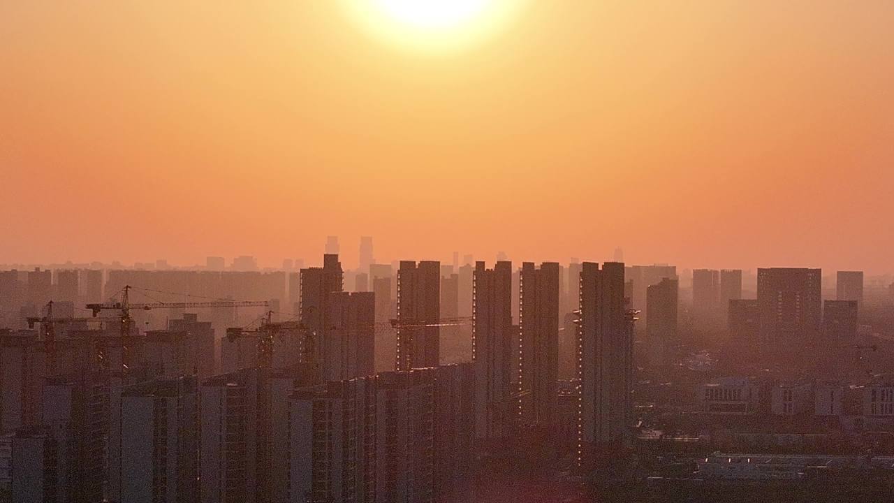 日落下的城市剪影