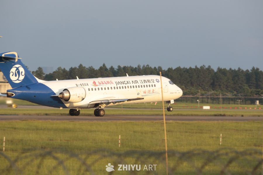 江西航空飞机起飞瞬间