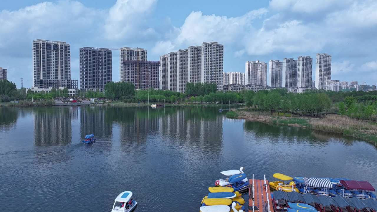 湖畔悠闲时光