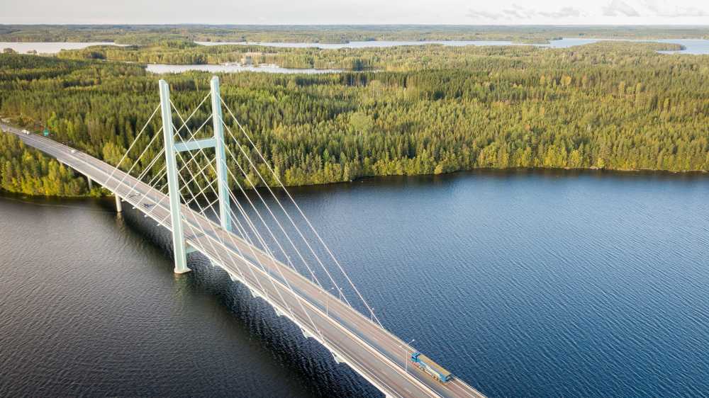 芬兰桥吊桥森林