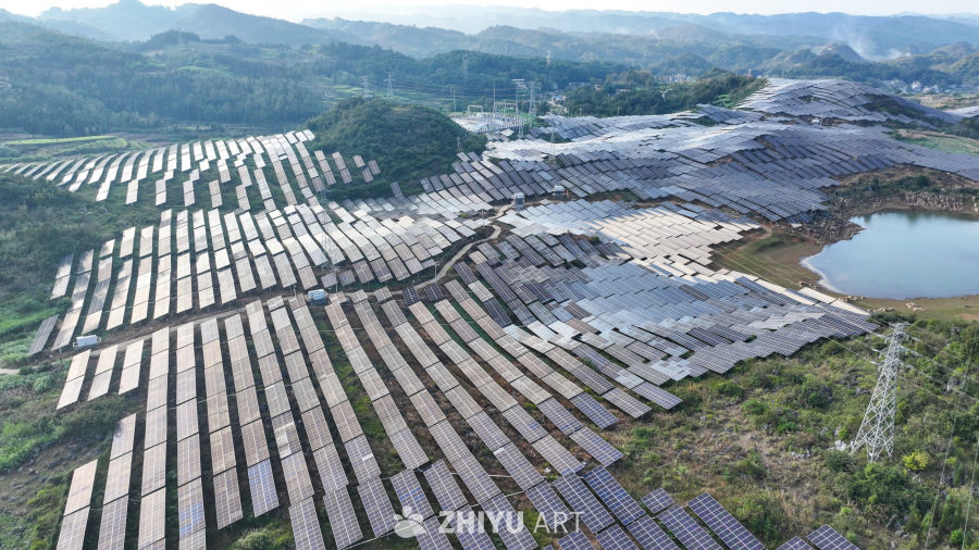 航拍贵州山区光伏发电站 新能源发电 12