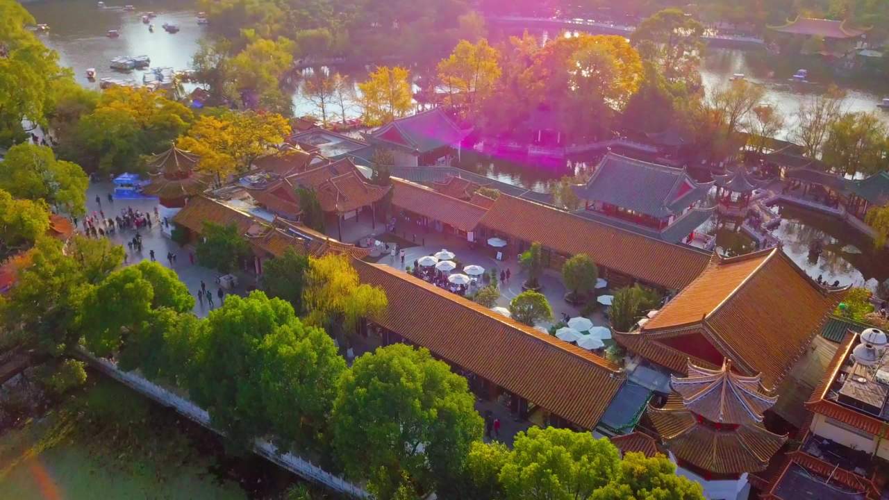 夕阳下的古建筑群