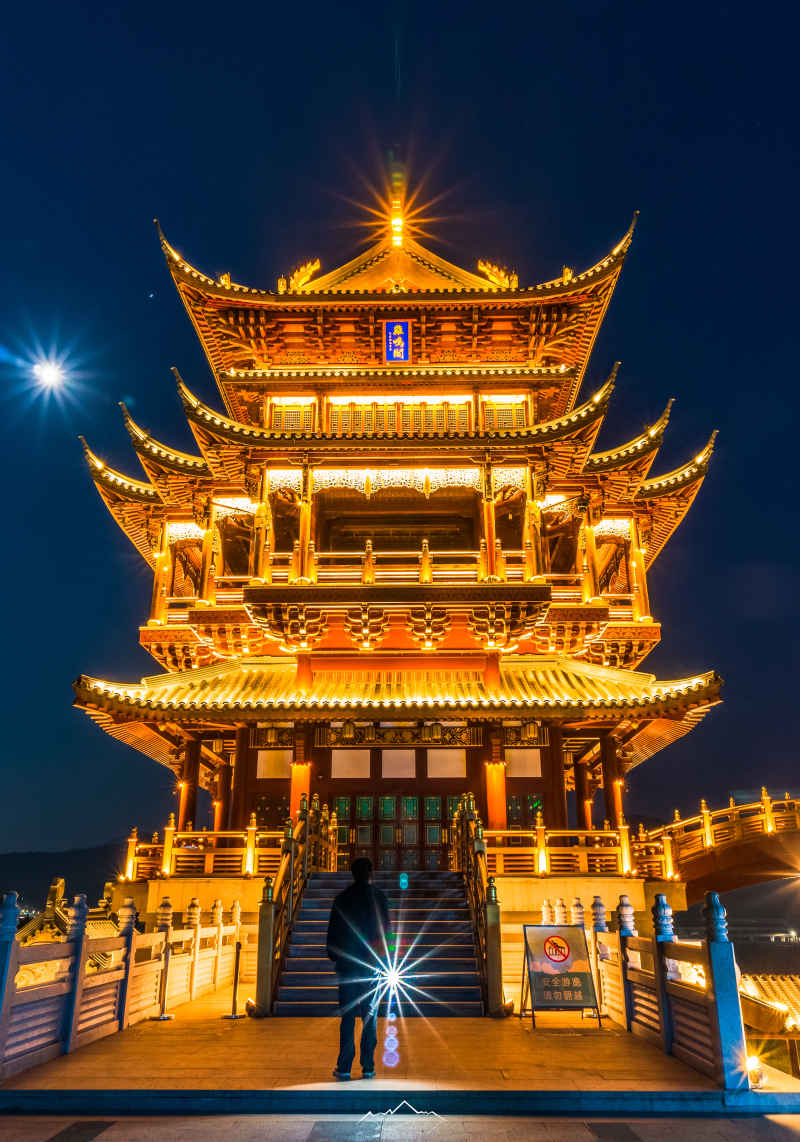 浙江义乌鸡鸣阁夜景