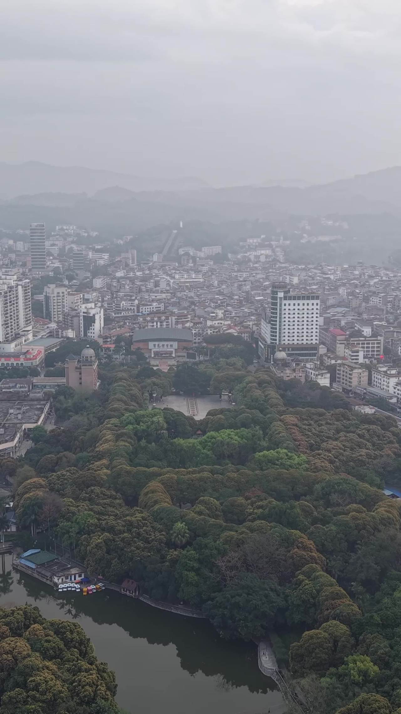 城市绿肺：公园与建筑的和谐共存