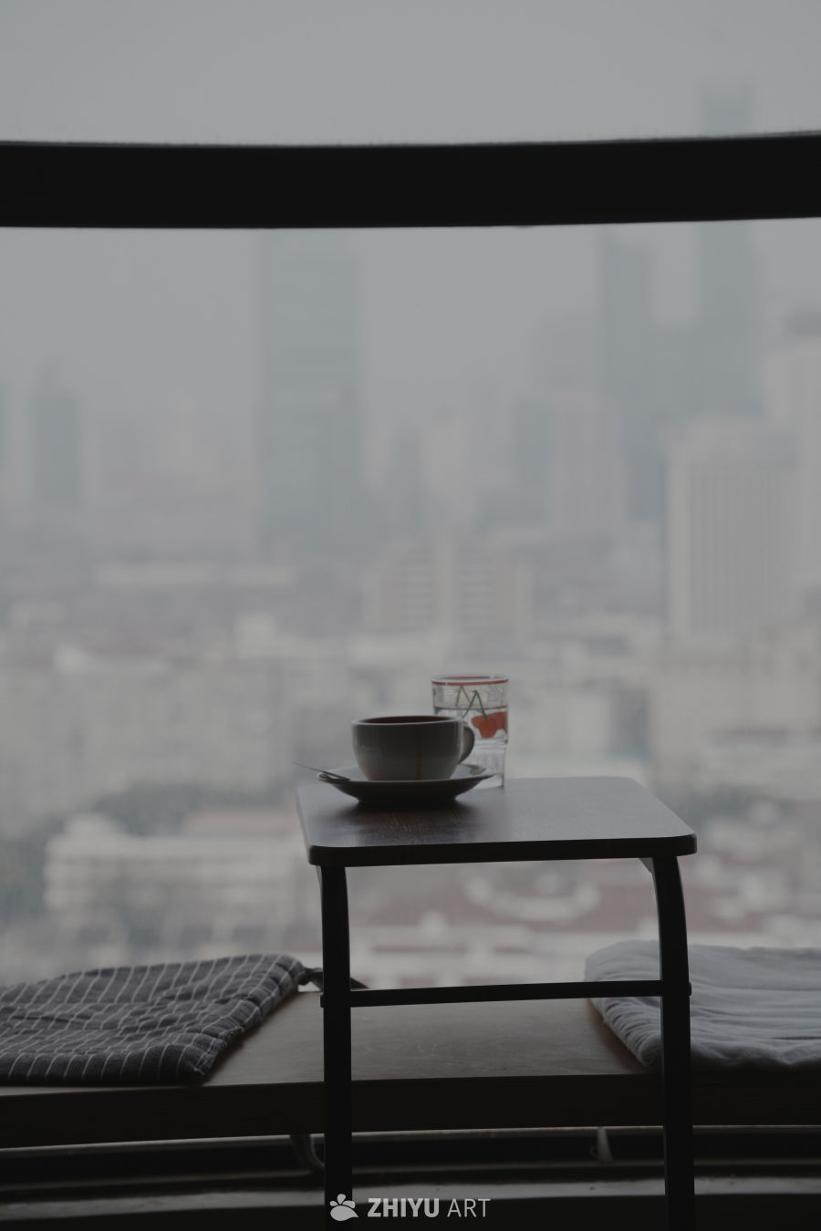 窗外的城市与一杯咖啡