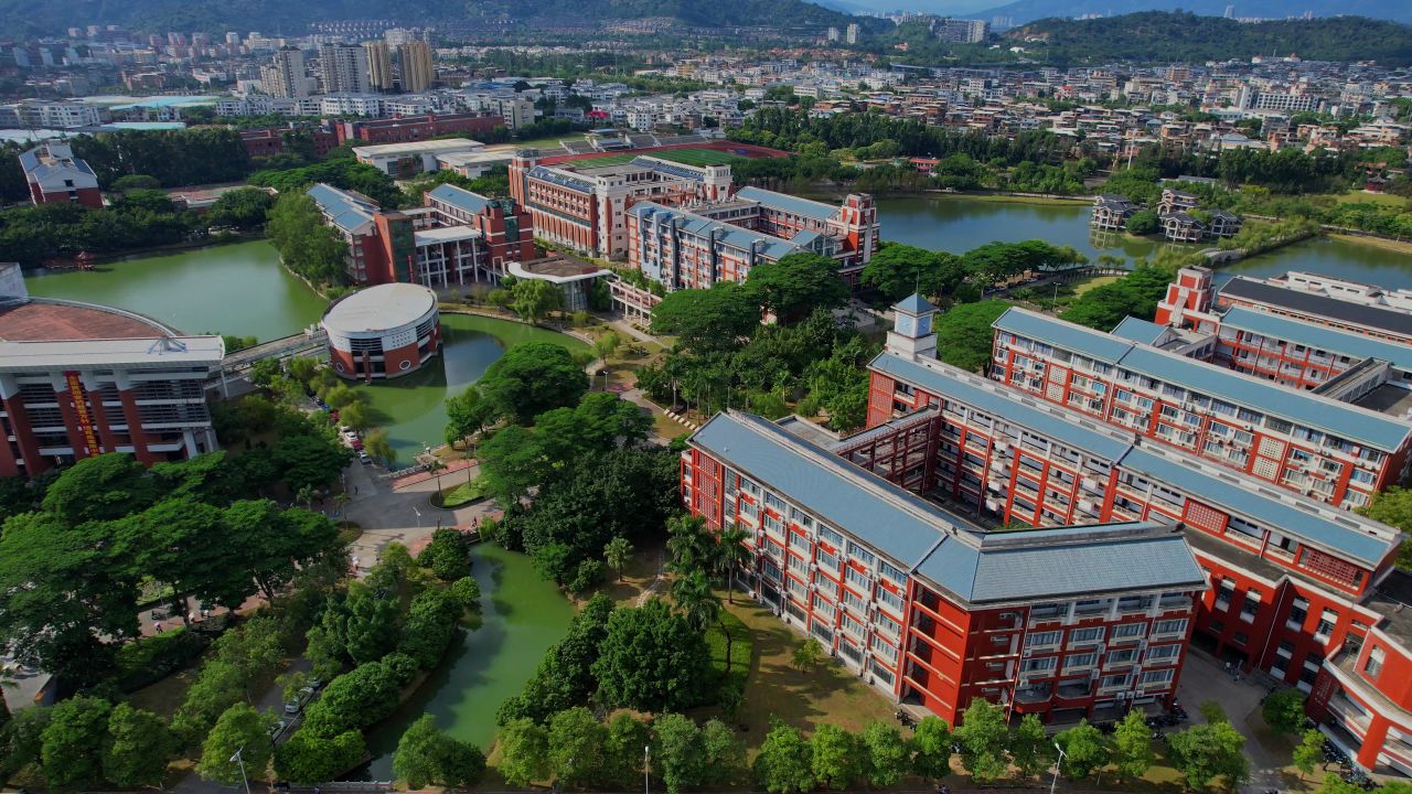 航拍福建中医药大学