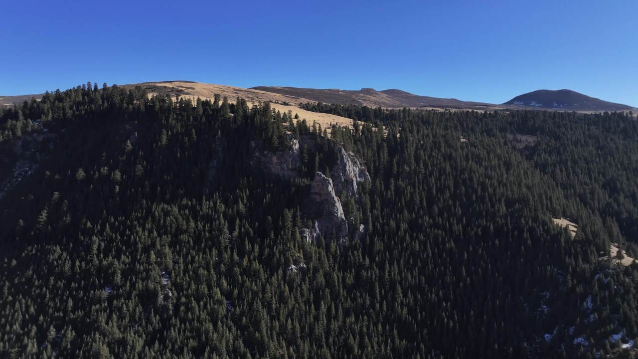 壮观森林峡谷全景航拍