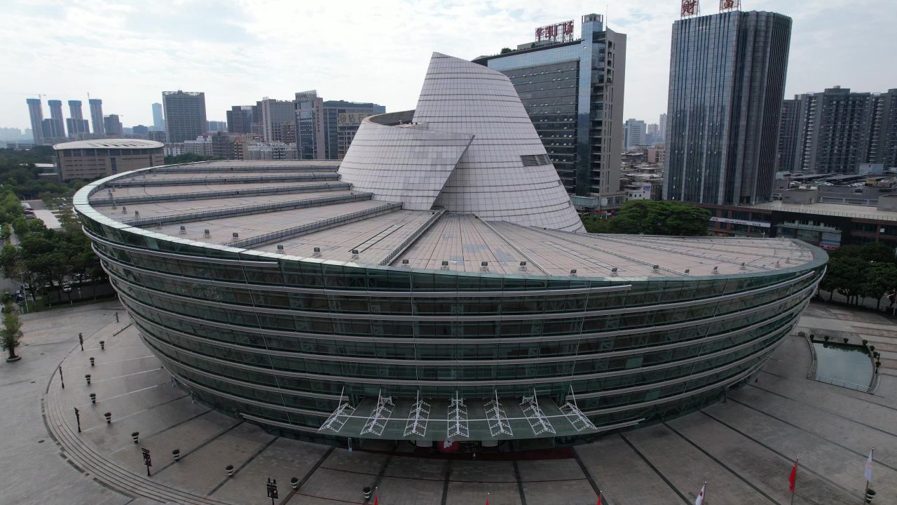广东东莞玉兰大剧院地标建筑航拍 