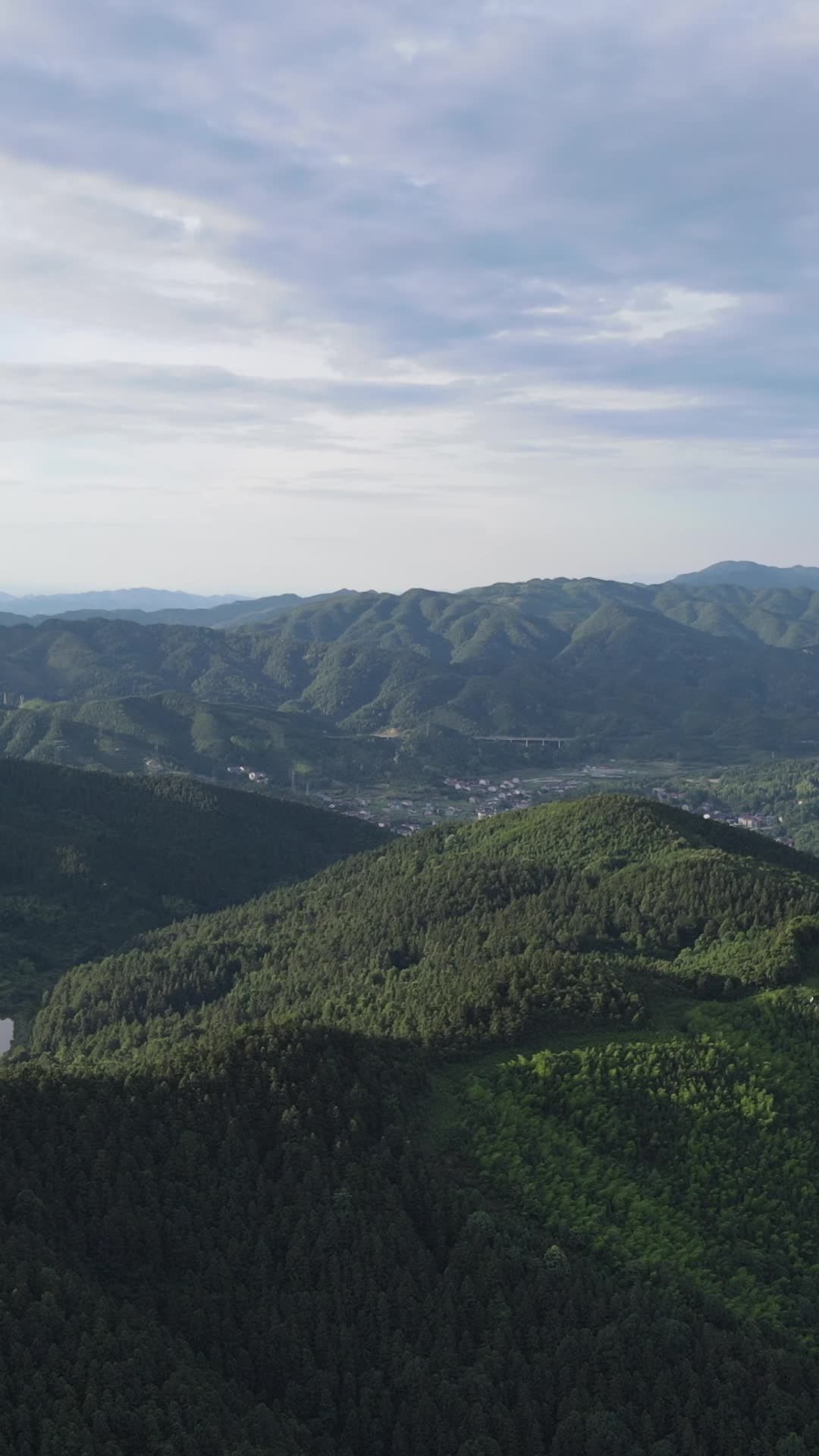 山间静谧风光