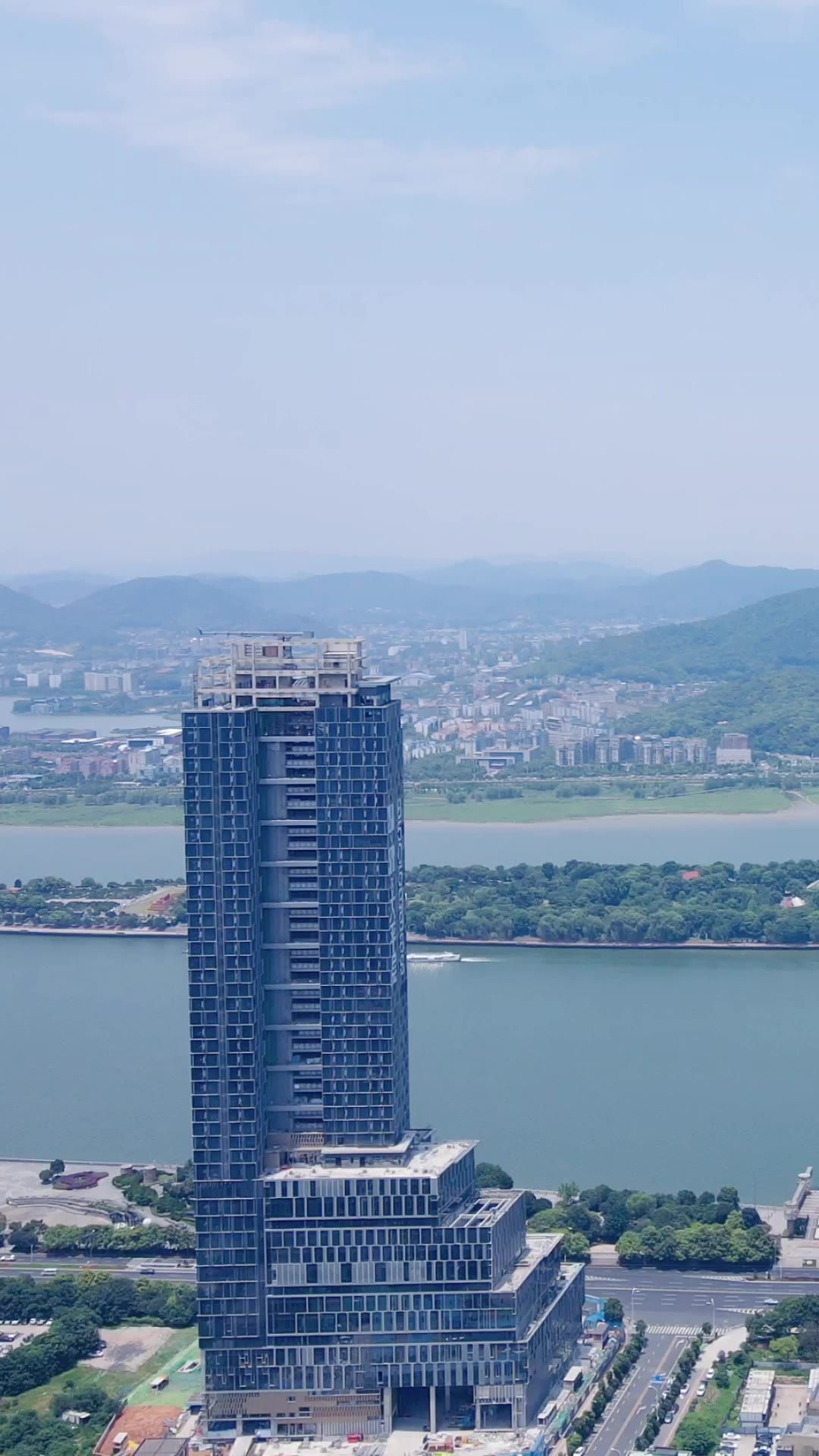 城市航拍湖南长沙城市商务建筑竖屏