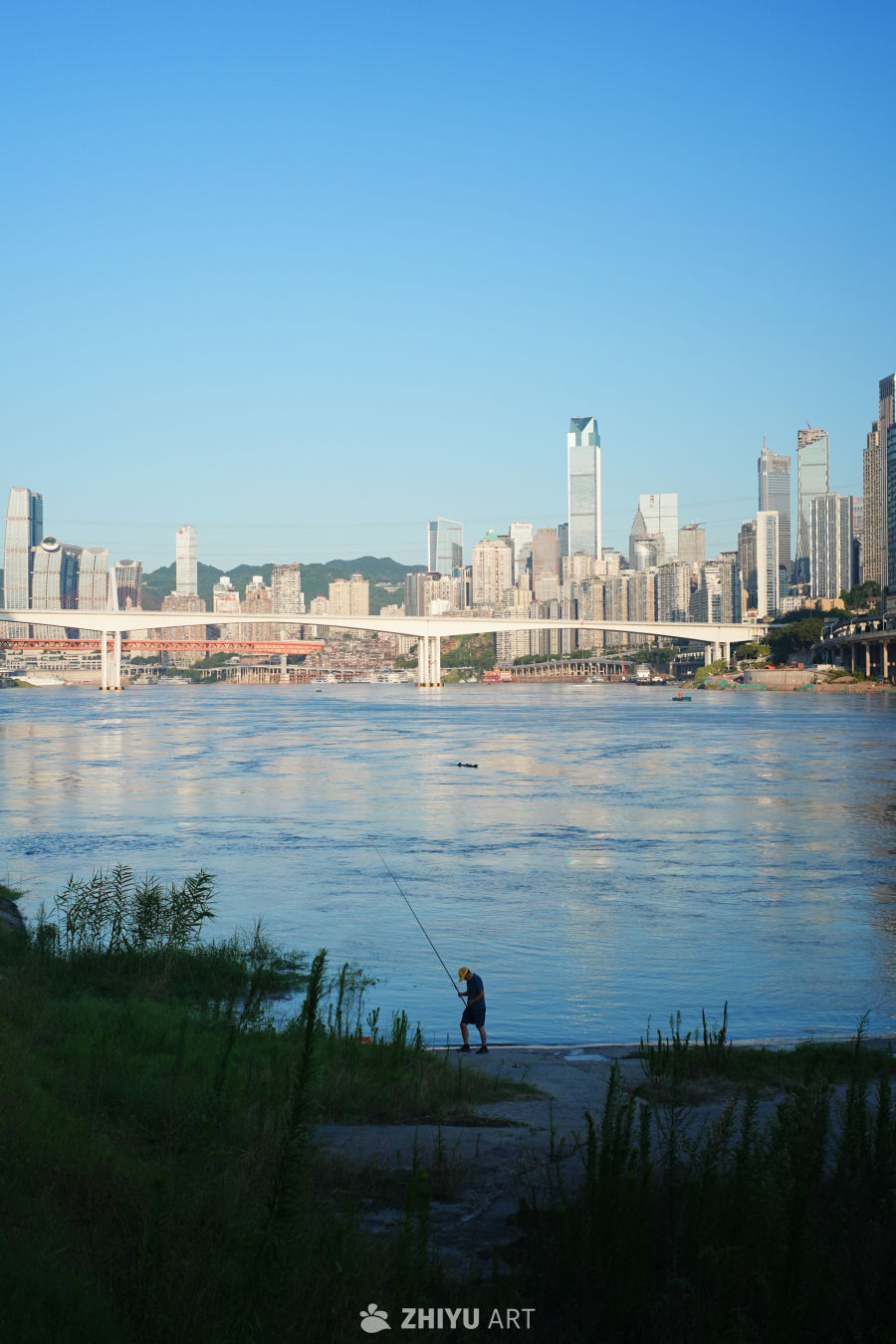 嘉陵江边的钓鱼人