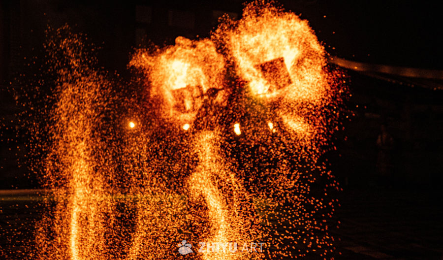 火花四溅的工业之夜