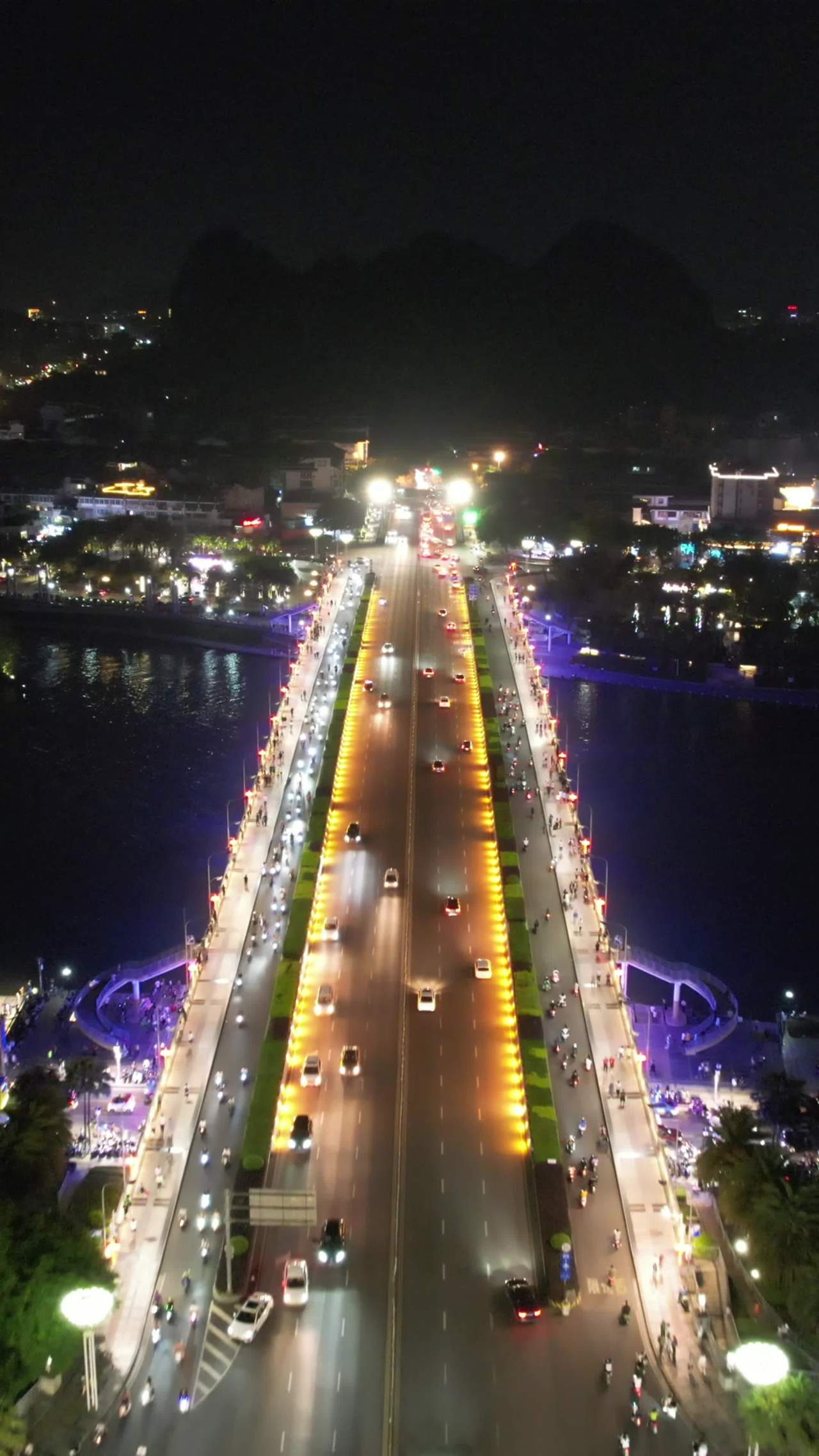 夜幕下的城市繁华