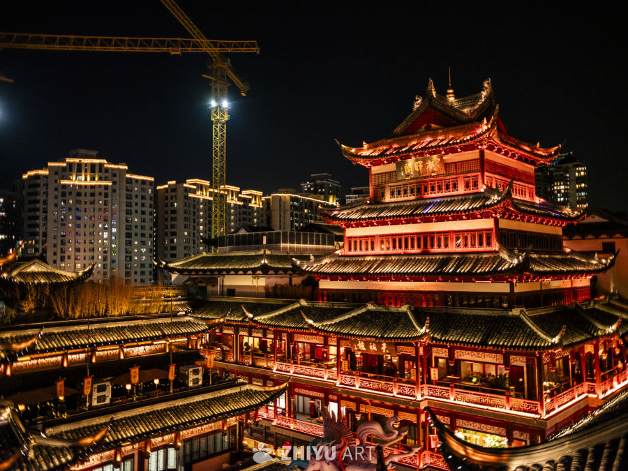 夜幕下的古建筑与城市景观