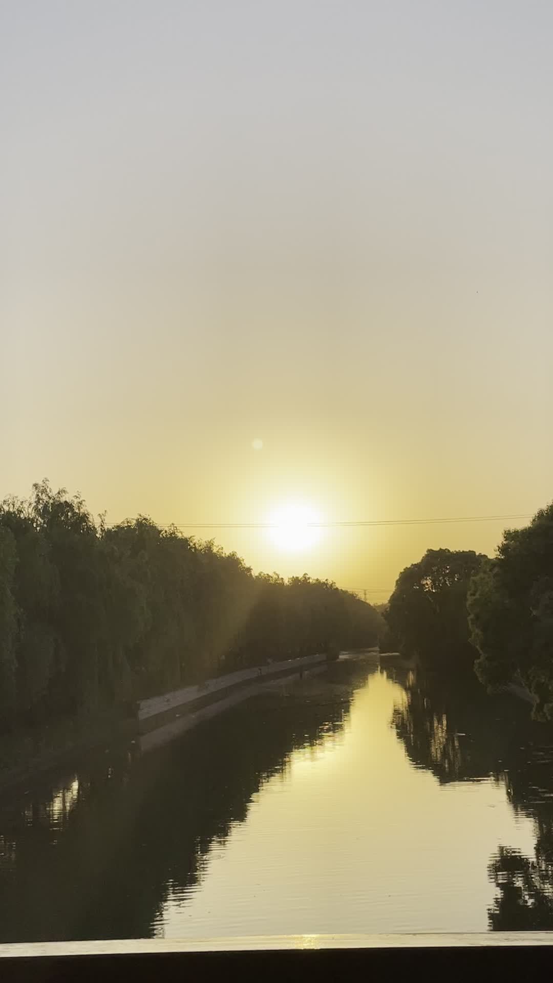 郊野夕阳