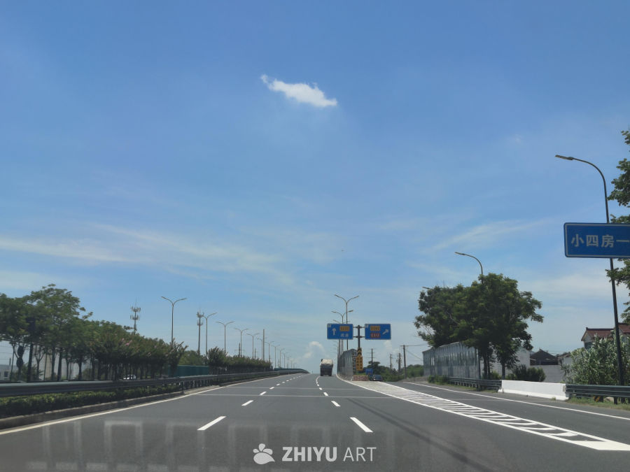 宁静的城市快速路