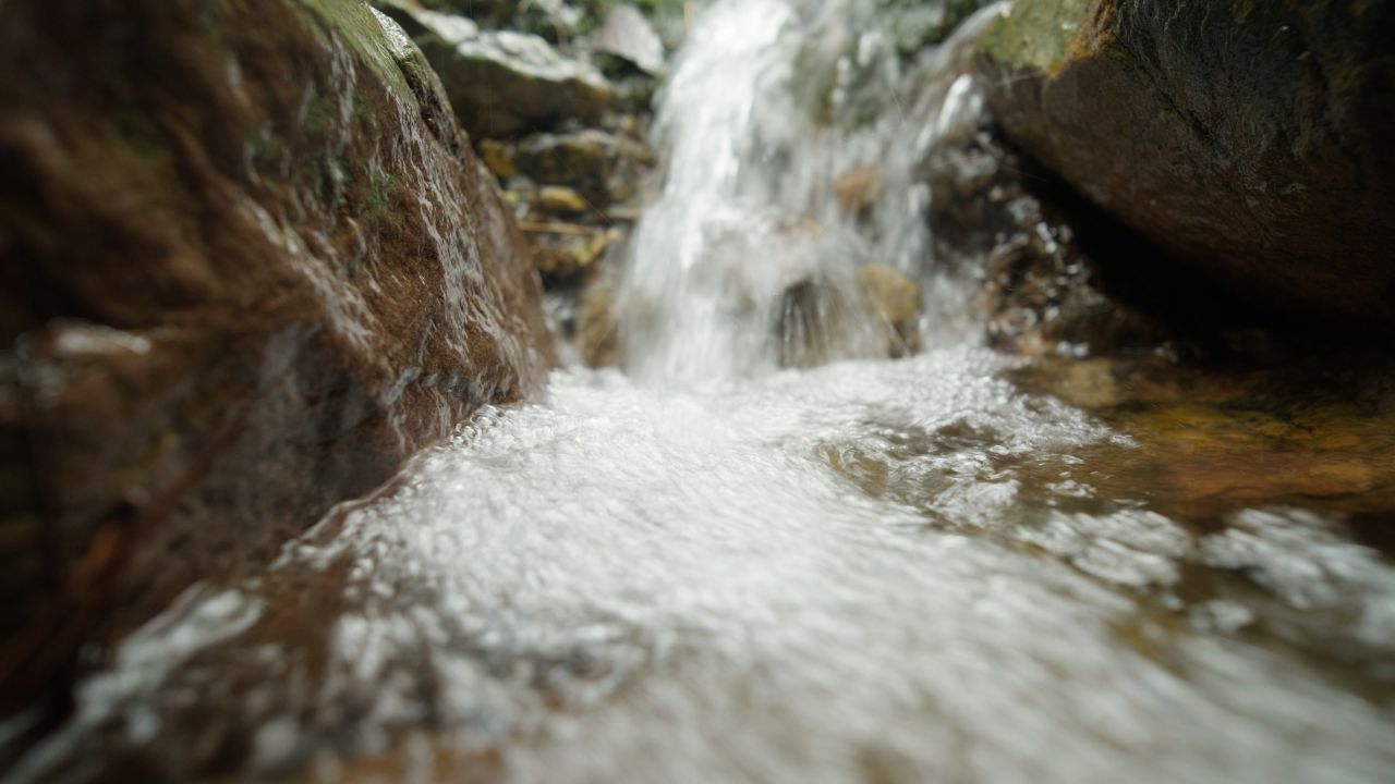 清澈山泉水温泉矿泉水小溪山涧 13