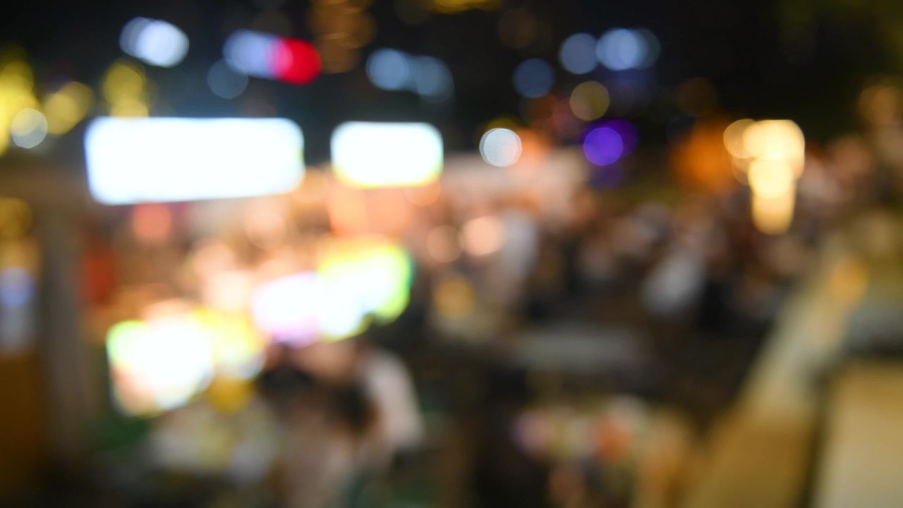 城市夜晚夜市美食烧烤冷饮帐篷音乐会休闲