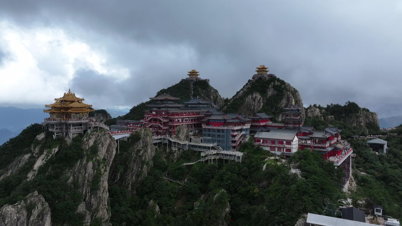 老君山4K航拍云雾山之中 14