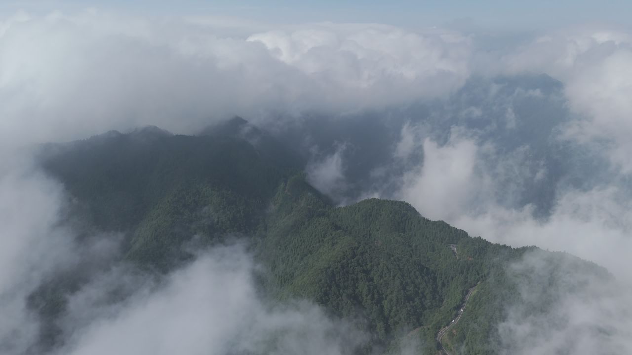 云海中的高山公路