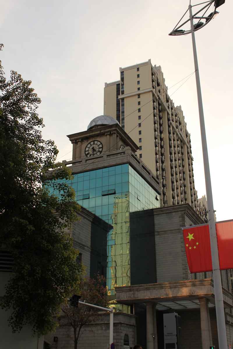 十字路口的红旗
