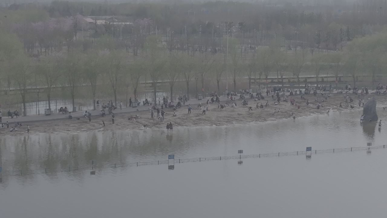 春日湖畔的悠闲时光