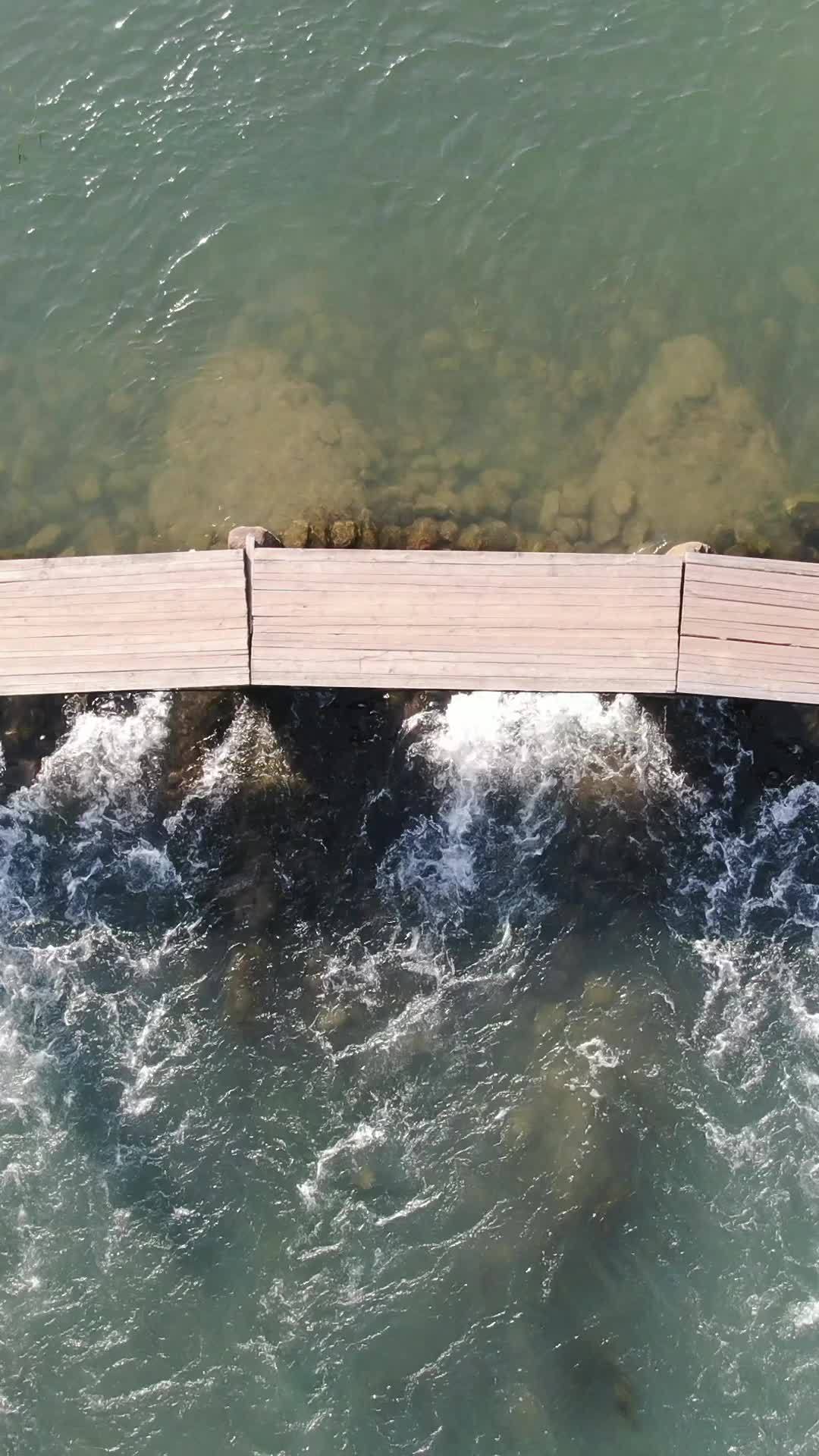 海上的木桥