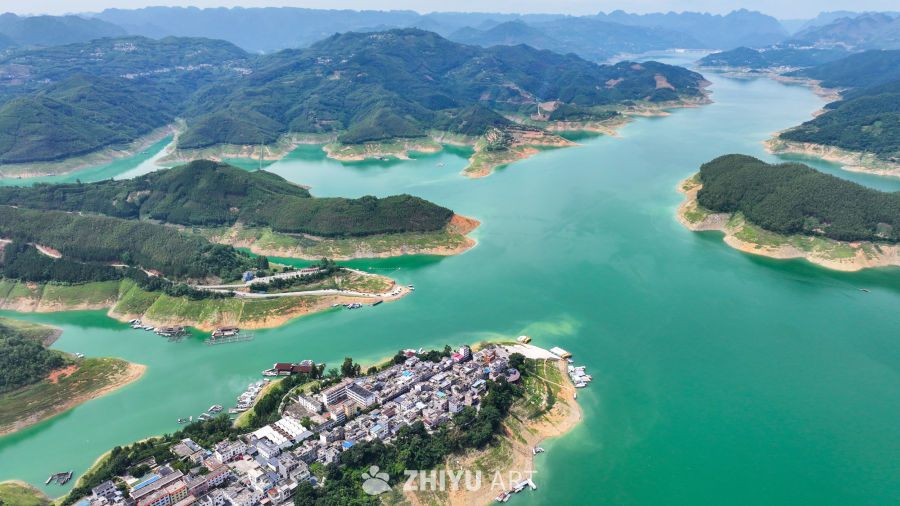 夏日贵州万峰湖 12