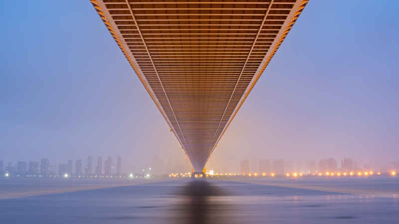 阴天大雾下的武汉杨泗港大桥江面傍晚实拍