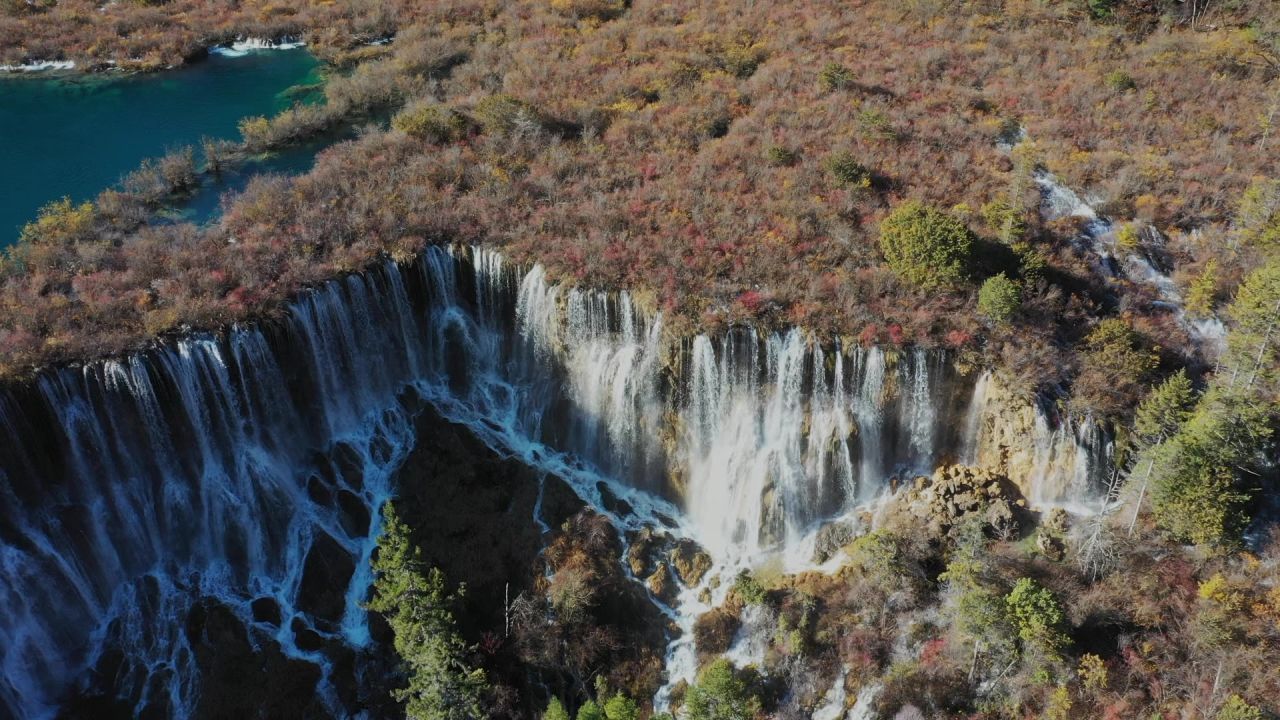 航拍九寨沟诺日朗瀑布秋景