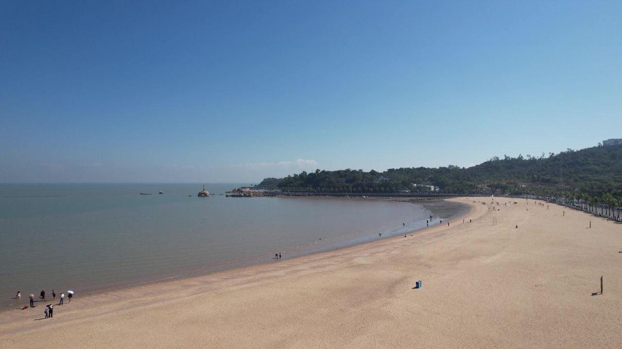 广东珠海情侣公路沿海沙滩大海海洋航拍 