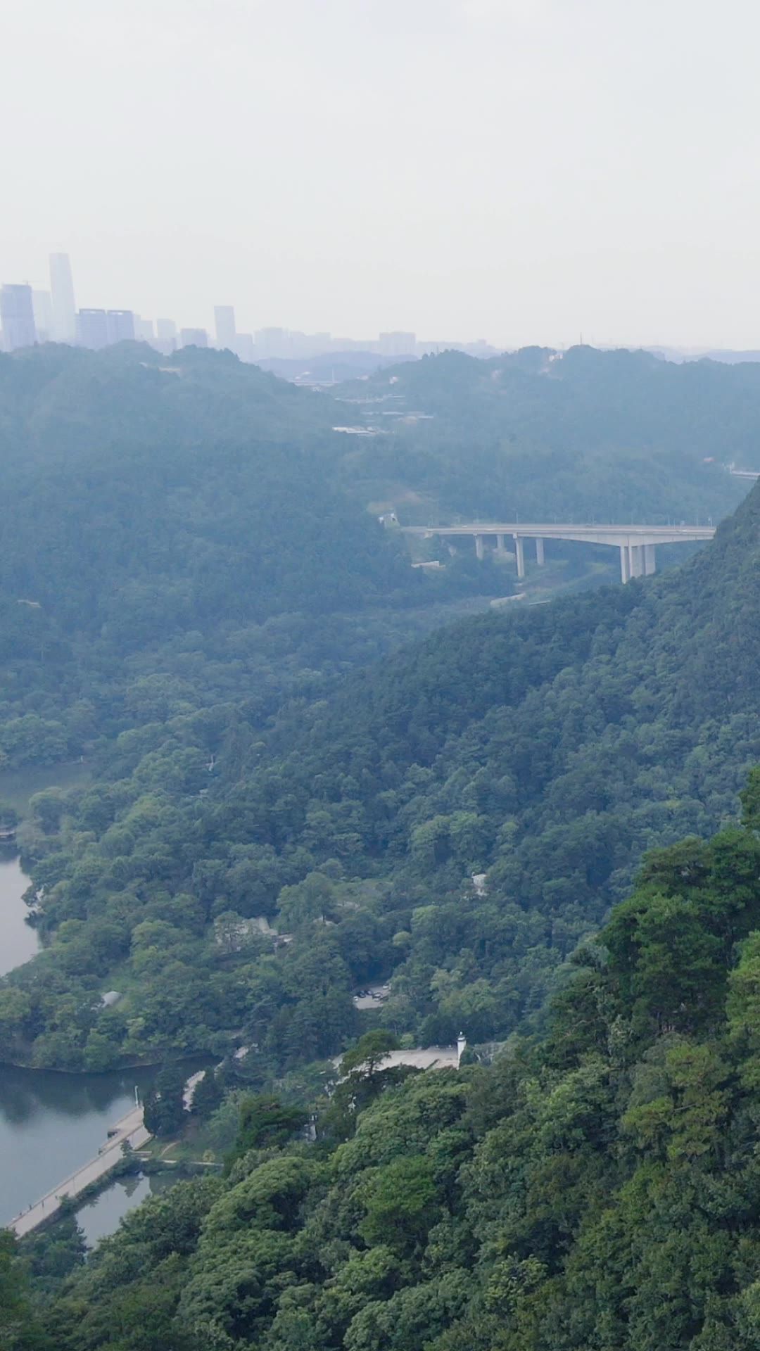 旅游景区贵阳黔灵山4A景区竖屏航拍