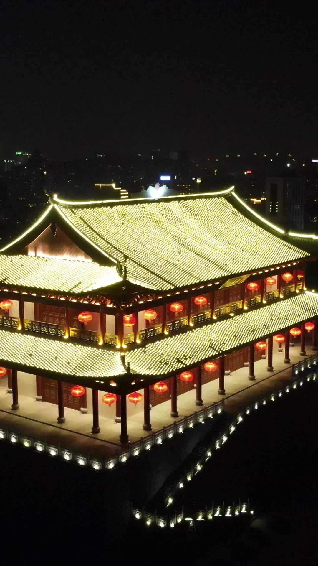 灯火辉煌的古建筑夜景