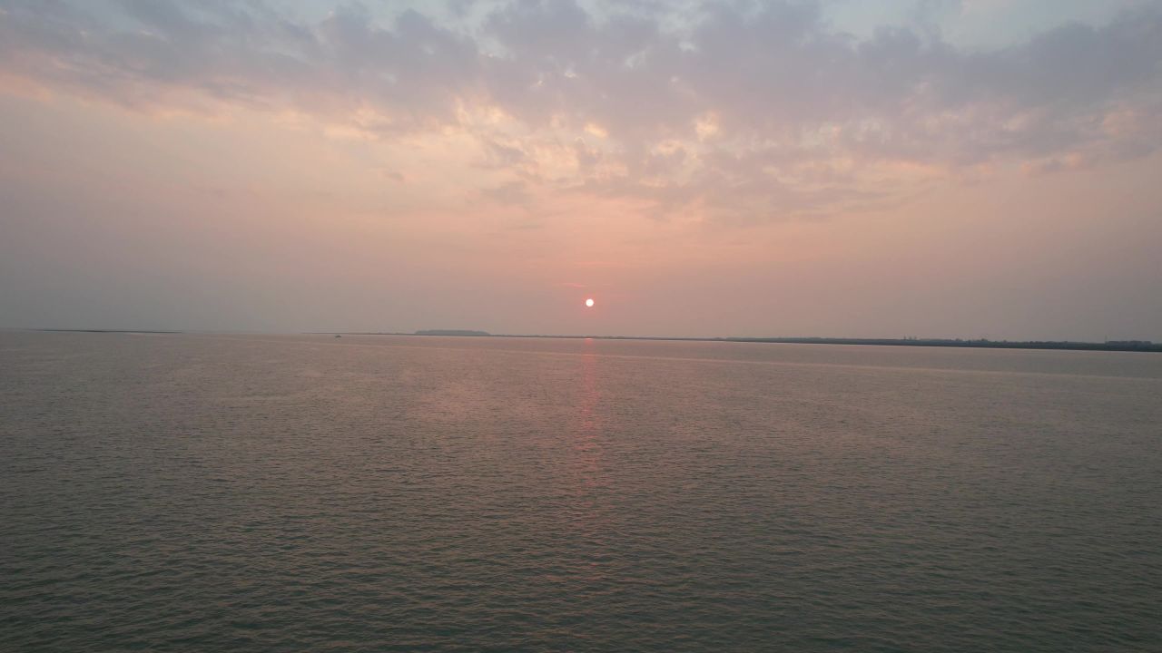 湖南岳阳洞庭湖像晚霞日落航拍 