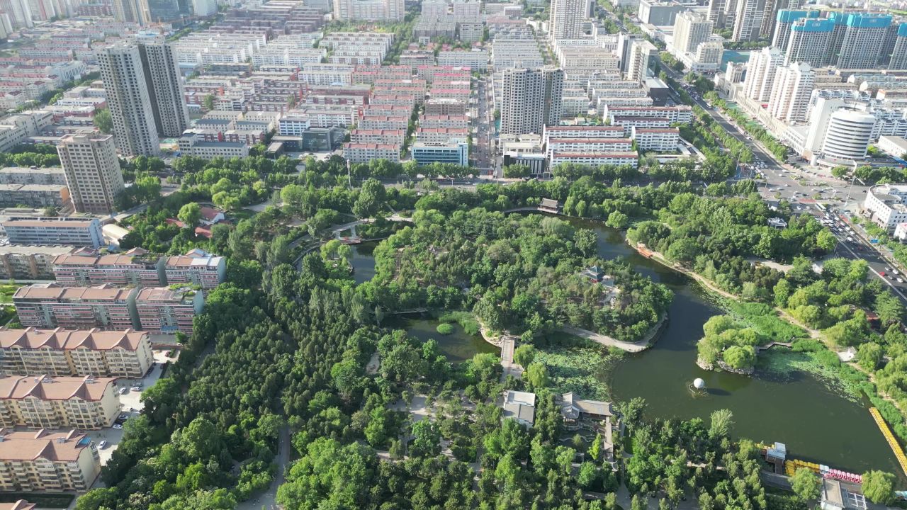 航拍河北保定竞秀公园