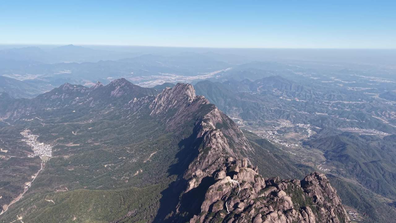 山巅俯瞰