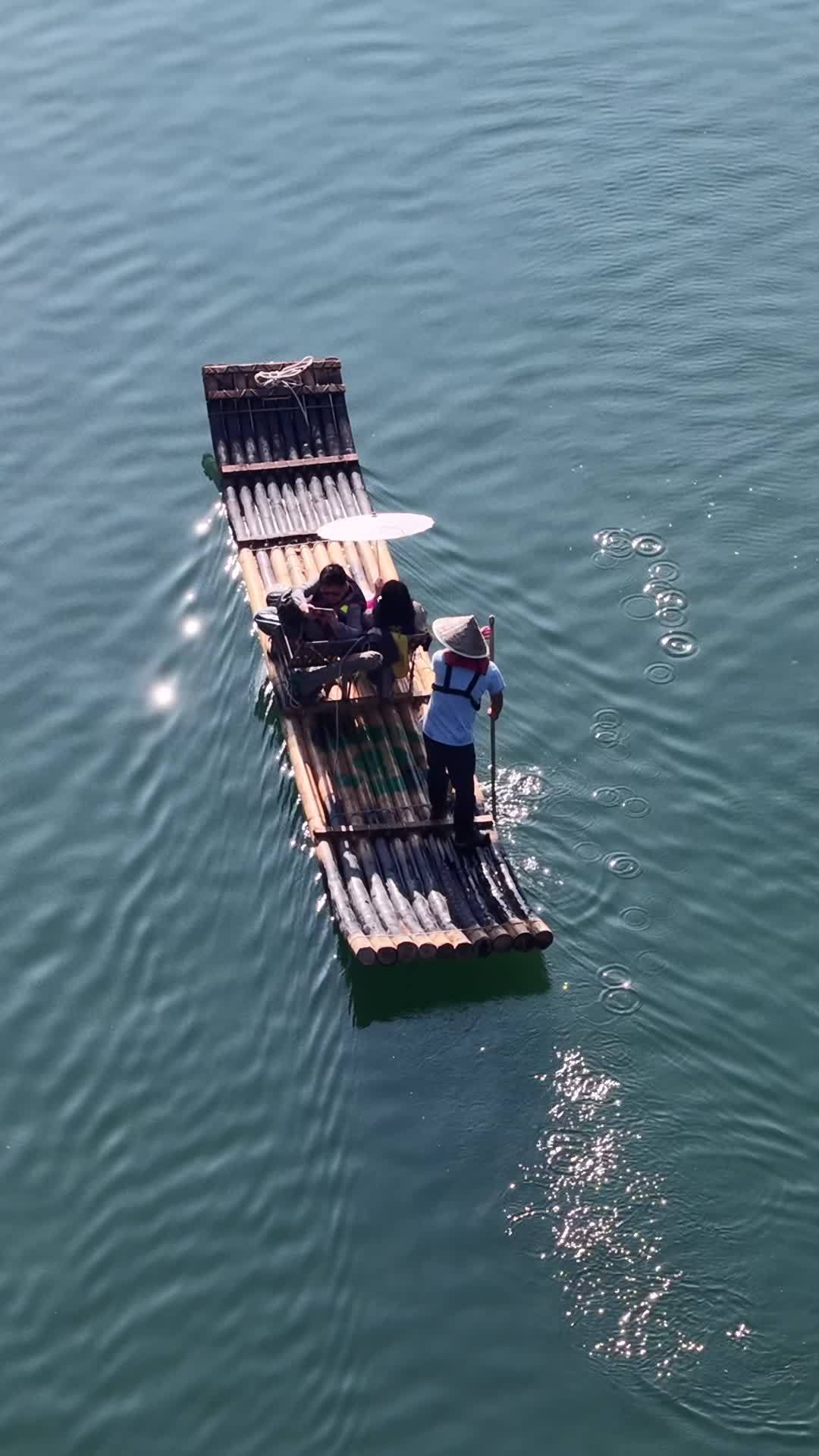 竹筏游湖