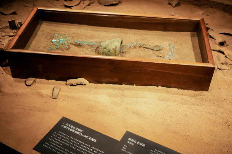 绿松石龙型器