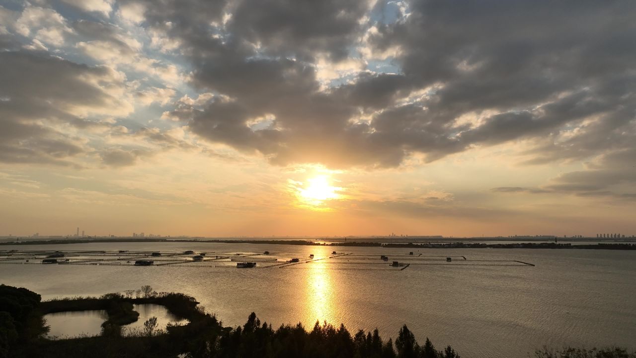 航拍苏州阳澄湖日落大景 1
