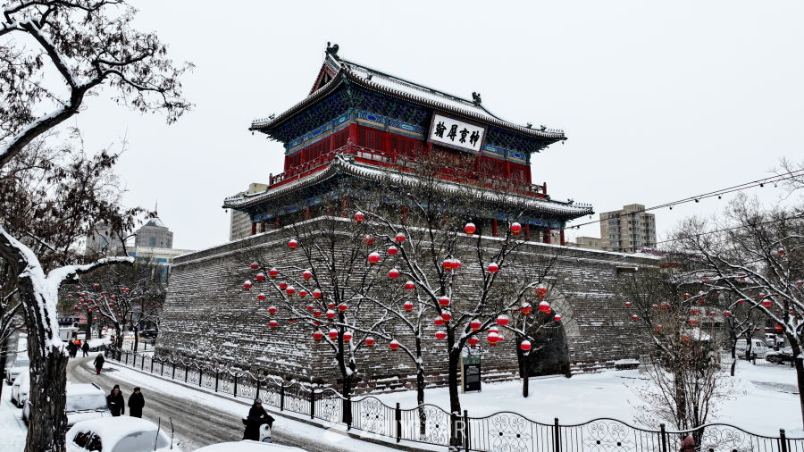 雪中古楼红灯笼