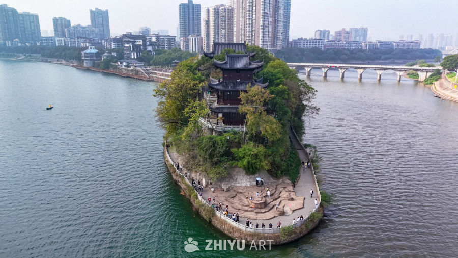 江畔古岛的宁静时光