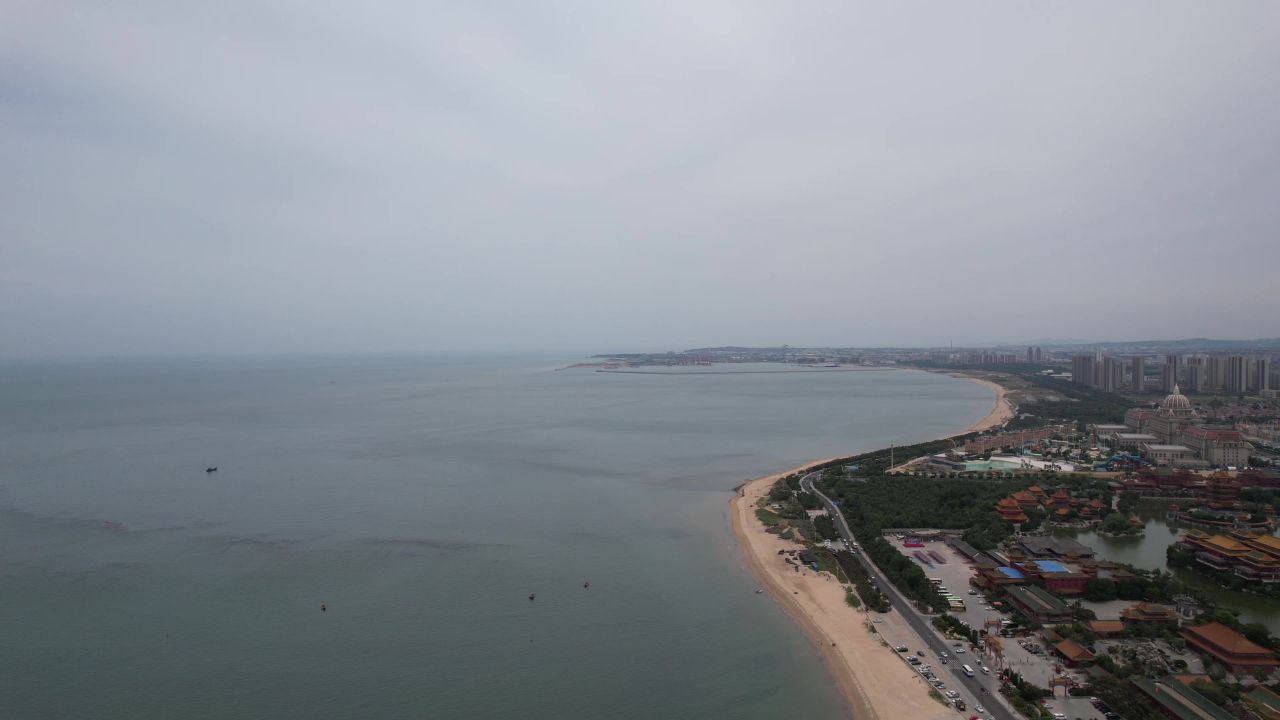 一望无际蓝色大海海洋风景航拍