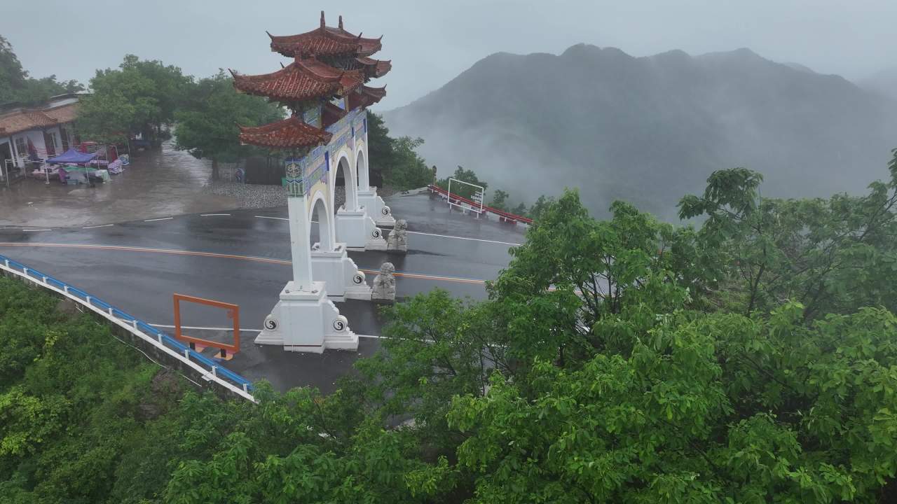 雨中古道