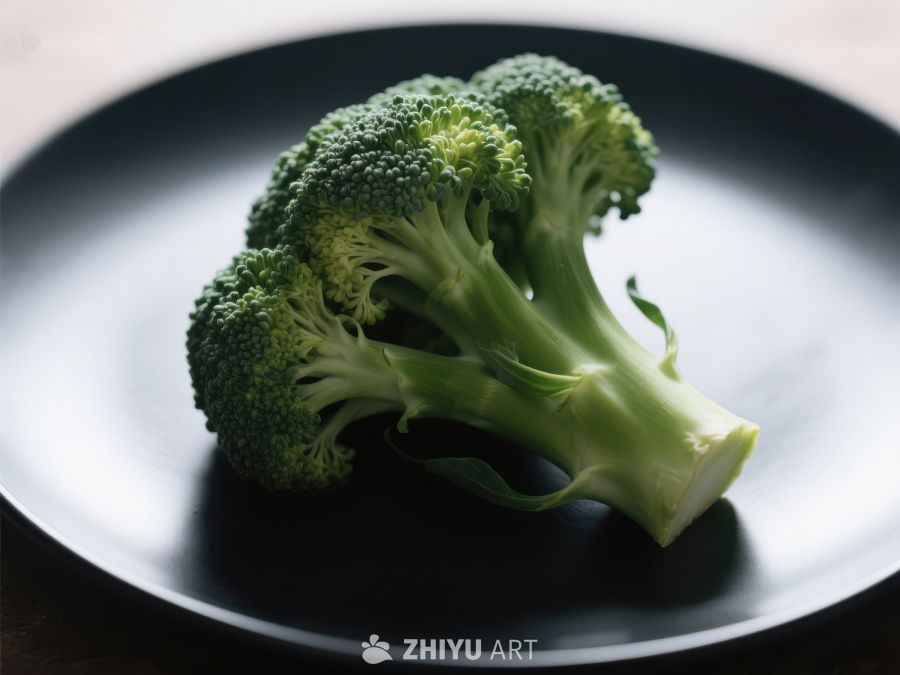 新鲜西兰花置于黑色盘中 745